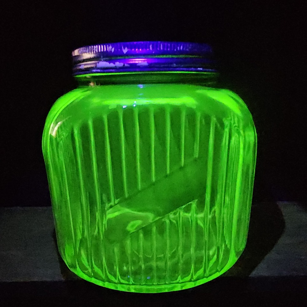 Vintage 30s Hoosier Ribbed Uranium  Glass Large Canister W/ Boaks Mints Lid  8"